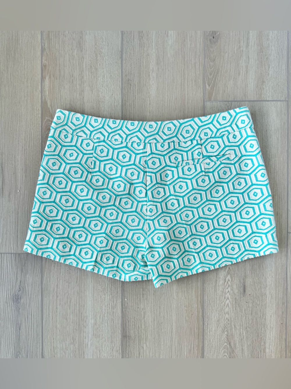 Trina Turk Aqua Geometric Jacquard Tailored Shorts Size 8 EUC Coastal Preppy - Picture 3 of 10